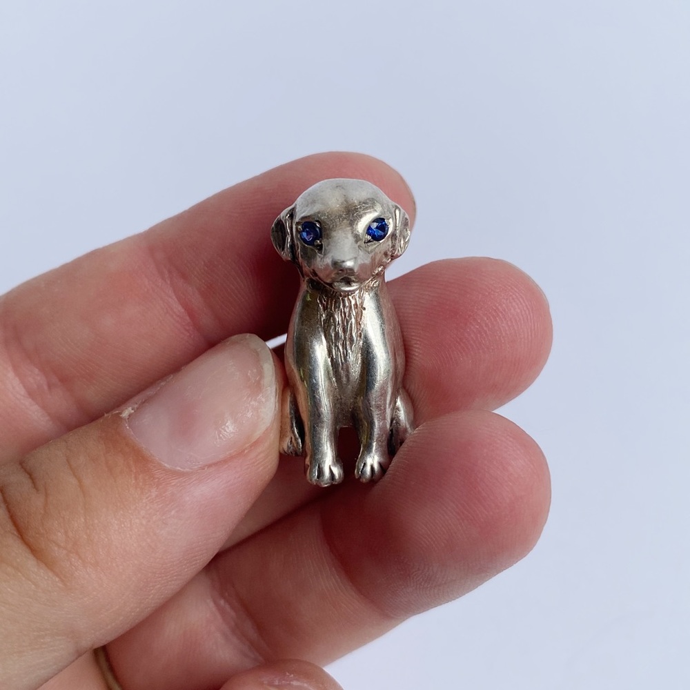 2/$40 🌸 VTG dog pendant with blue jewel eyes